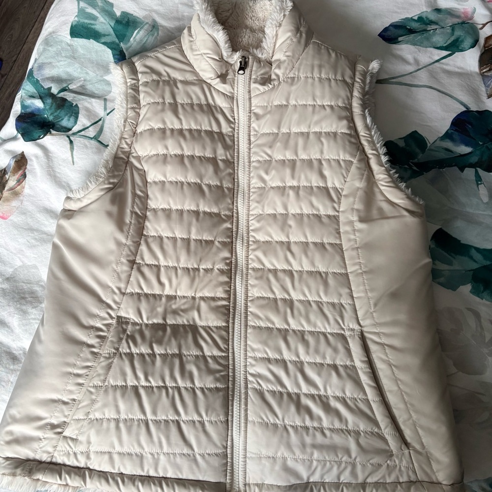 Nicole Miller Women's Cream Reversible Vest